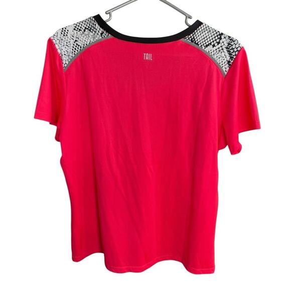 Tail Golf Top Women's V-neck S/S Red Animal Print L Athleisure Athletic - Picture 5 of 10
